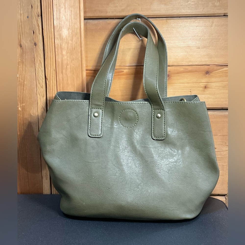 Vegan Lg Bucket Crossbody Bag with Smaller interchangeable nesting bag VGC Pre❤️